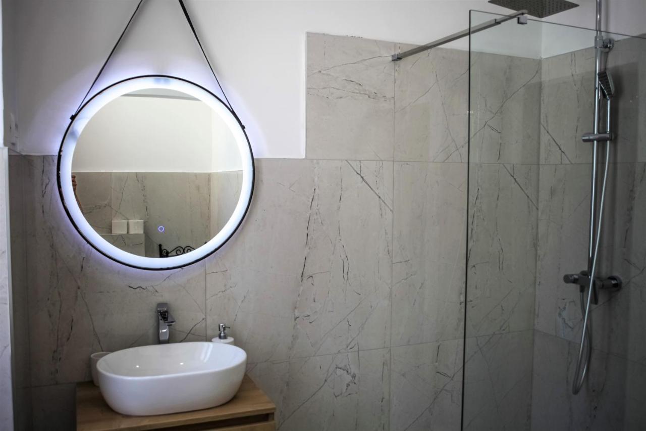 Hedone City Luxury Apartments With Free Parking Pola Esterno foto